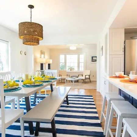 Gorgeous Home With Game Room Dog Welcome